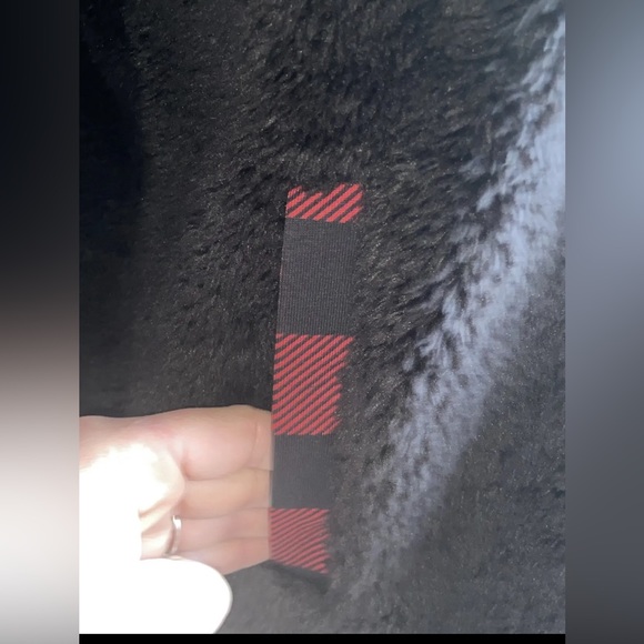 NWT Maurices Sherpa Black With Buffalo Plaid Sweatshirt Womens Medium - Picture 2 of 6